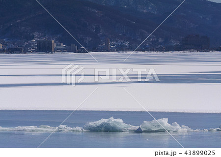 【長野県】御神渡り・おみわたり 諏訪湖 （赤砂崎公園グランド付近） 2018 43899025
