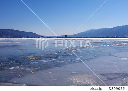 【長野県】御神渡り・おみわたり 諏訪湖 （赤砂崎公園グランド付近） 2018 43899026