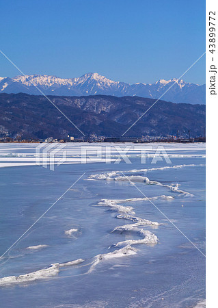 【長野県】御神渡り・おみわたり 諏訪湖 （岡谷市立湊小学校付近） 2018 43899772