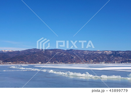 【長野県】御神渡り・おみわたり 諏訪湖 (岡谷市立湊小学校付近)コピースペース 2018 【長野県】御神渡り・おみわたり 諏訪湖 (岡谷市立湊小学校付近)コピースペース 2018 43899779