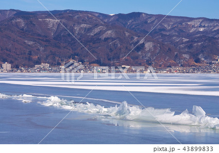 【長野県】御神渡り・おみわたり 諏訪湖 (岡谷市立湊小学校付近) 2018 【長野県】御神渡り・おみわたり 諏訪湖 (岡谷市立湊小学校付近) 2018 43899833