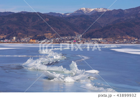 【長野県】御神渡り・おみわたり 諏訪湖 (岡谷市立湊小学校付近) 2018 【長野県】御神渡り・おみわたり 諏訪湖 (岡谷市立湊小学校付近) 2018 43899932