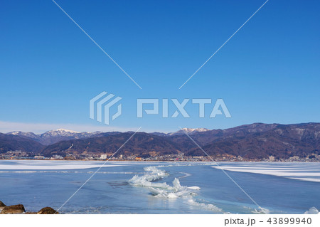 【長野県】御神渡り・おみわたり 諏訪湖 (岡谷市立湊小学校付近)コピースペース 2018 【長野県】御神渡り・おみわたり 諏訪湖 (岡谷市立湊小学校付近)コピースペース 2018 43899940