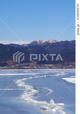 【長野県】御神渡り・おみわたり 諏訪湖 (岡谷市立湊小学校付近)コピースペース 2018 【長野県】御神渡り・おみわたり 諏訪湖 (岡谷市立湊小学校付近)コピースペース 2018 43899970