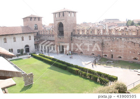 カステルヴェッキオの中庭 43900505