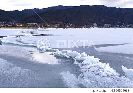 【長野県】御神渡り・おみわたり 諏訪湖 （赤砂崎公園グランド付近） 2018 43900963