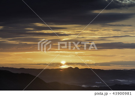 千葉県君津市鹿野山から九十九谷の夜明け 43900981