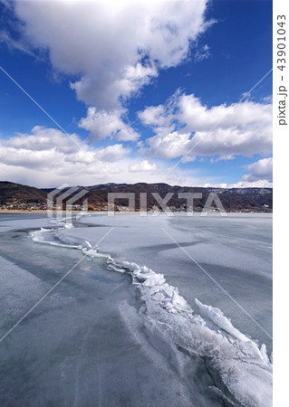 【長野県】御神渡り・おみわたり 諏訪湖 （赤砂崎公園グランド付近）コピースペース 2018 43901043