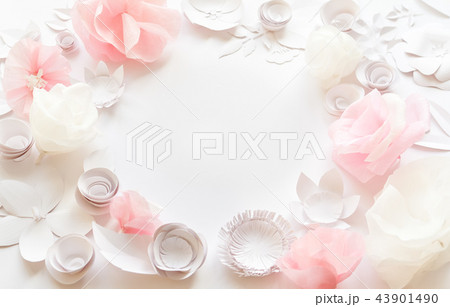 white and rose paper flowers  43901490