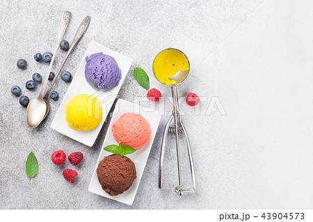 Ice cream with berries Ice cream with berries 43904573
