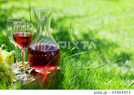 Rose wine and grapes 43904953