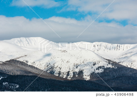 Morning winter mountain ridge 43906498