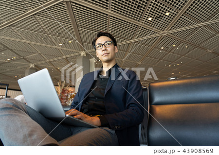ビジネスマン 空港 出張 ビジネス イメージ ビジネスマン 空港 出張 ビジネス イメージ 43908569
