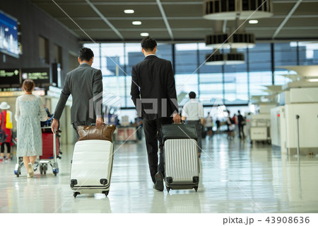 ビジネスマン 空港 出張 ビジネス イメージ ビジネスマン 空港 出張 ビジネス イメージ 43908636