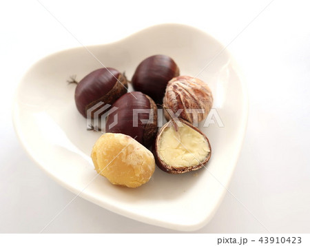 秋の味覚 おいしい茹で栗 秋の味覚 おいしい茹で栗 43910423