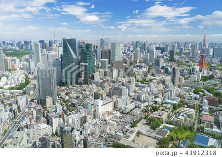 東京風景・夏 東京タワーと東京スカイツリーを望む 入道雲 東京風景・夏 東京タワーと東京スカイツリーを望む 入道雲 43912318