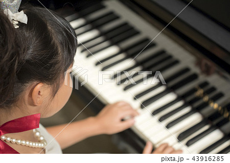 ピアノの発表会 演奏会 イメージ ピアノの発表会 演奏会 イメージ 43916285