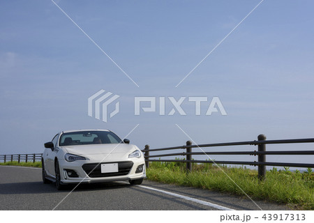 スポーツカーでドライブ スポーツカーでドライブ 43917313