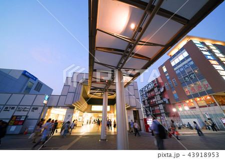 日本の横浜都市景観　センター南駅など、街並みを望む （夜景）　 43918953
