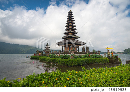 Pura Ulun Danu temple on a lake Beratan 43919923