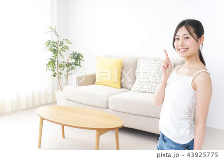 若い女性 若い女性 43925775