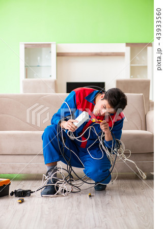 Electrician contractor with tangled cables 43933560