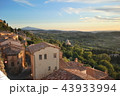 夕暮れの街（イタリア・モンテプルチャーノ） 43933994