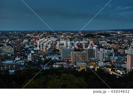 米子城跡から見た鳥取県米子市の夜景の写真素材