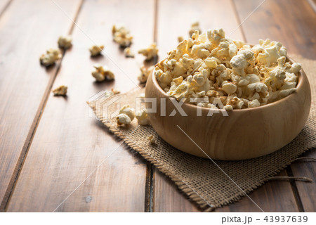Popcorn in a wooden cup Popcorn in a wooden cup 43937639