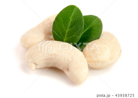 cashew nuts with leaf isolated on white background. macro 43938725