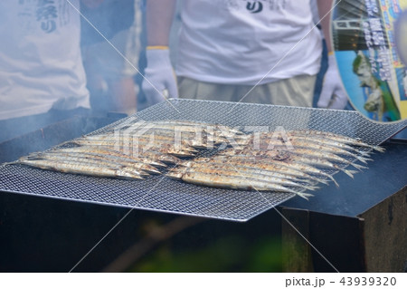 秋の味覚　目黒のさんま祭り 43939320