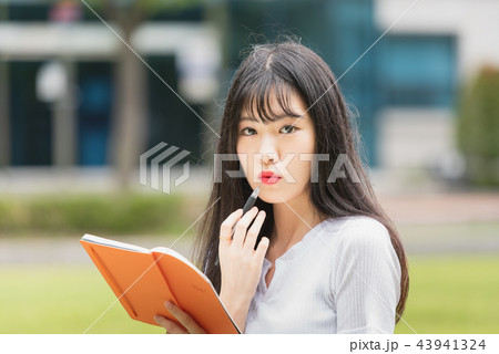 女子大生 カジュアル 韓国人 43941324