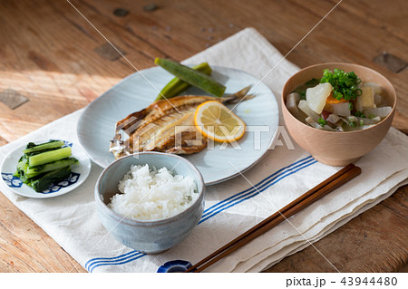 鯵の開きと豚汁の朝食 鯵の開きと豚汁の朝食 43944480