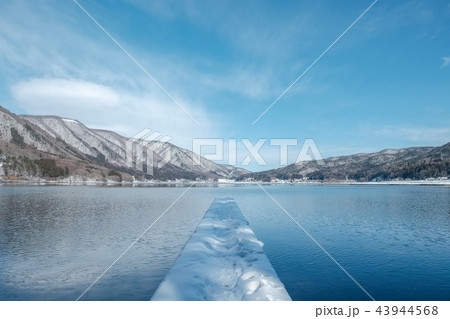 冬の木崎湖 43944568