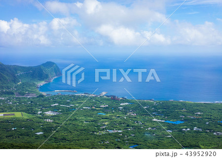 八丈島を望む 43952920