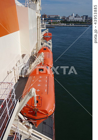 南極観測船しらせの救命ボート 43953885