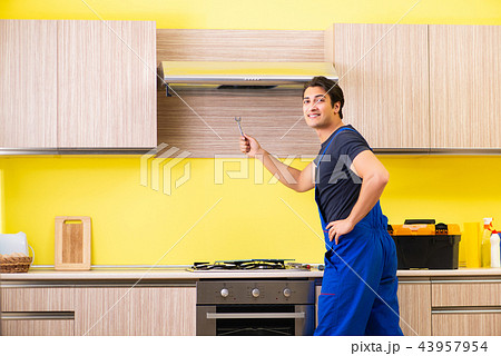 Young service contractor assembling kitchen furniture Young service contractor assembling kitchen furniture 43957954