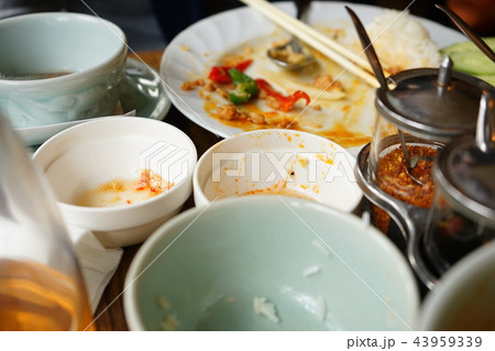 食べ終わったお皿 食べ終わったお皿 43959339
