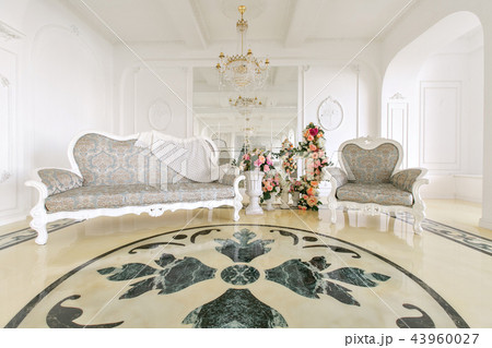 Morning in luxurious light interior in mansion . Bright and clean interior design of a luxury living 43960027