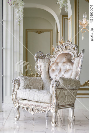 Morning in luxurious light interior in mansion . Bright and clean interior design of a luxury living 43960074