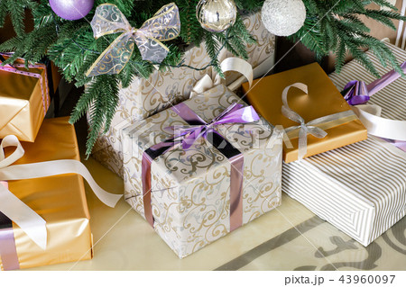 Presents and Gift boxes under Christmas Tree&hellip;.の写真素材 [43960097] - PIXTA