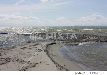 黒部川河口より富山湾越しに能登半島を望む　富山県黒部市9月 43961652