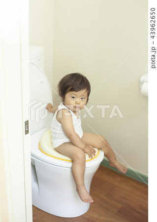 トイレトレーニング トイレトレーニング 43962650