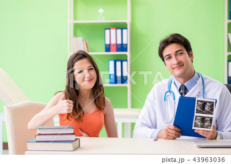 Pregnant woman visiting male gynecologyst at the clinic Pregnant woman visiting male gynecologyst at the clinic 43963036