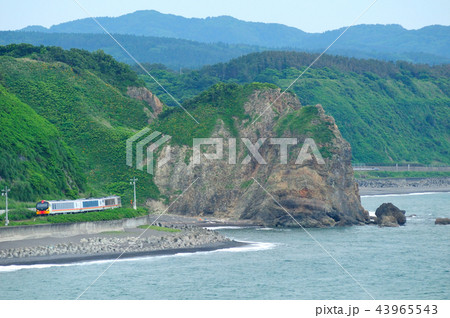 海岸線を走る五能線リゾートしらかみ くまげら編成 43965543