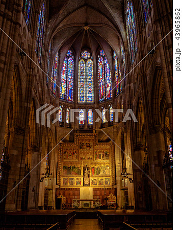 Main altar in the semicircular apse - Leon 43965862