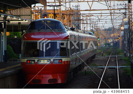 夕暮のロマンスカーLSE 43968455