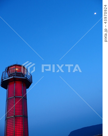 灯台 月 高松埠頭 日暮れ時 43970924