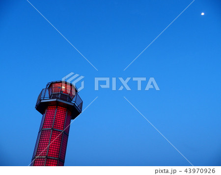 灯台 月 高松埠頭 日暮れ時 灯台 月 高松埠頭 日暮れ時 43970926