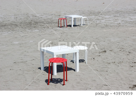 砂浜と家具 砂浜と家具 43970959